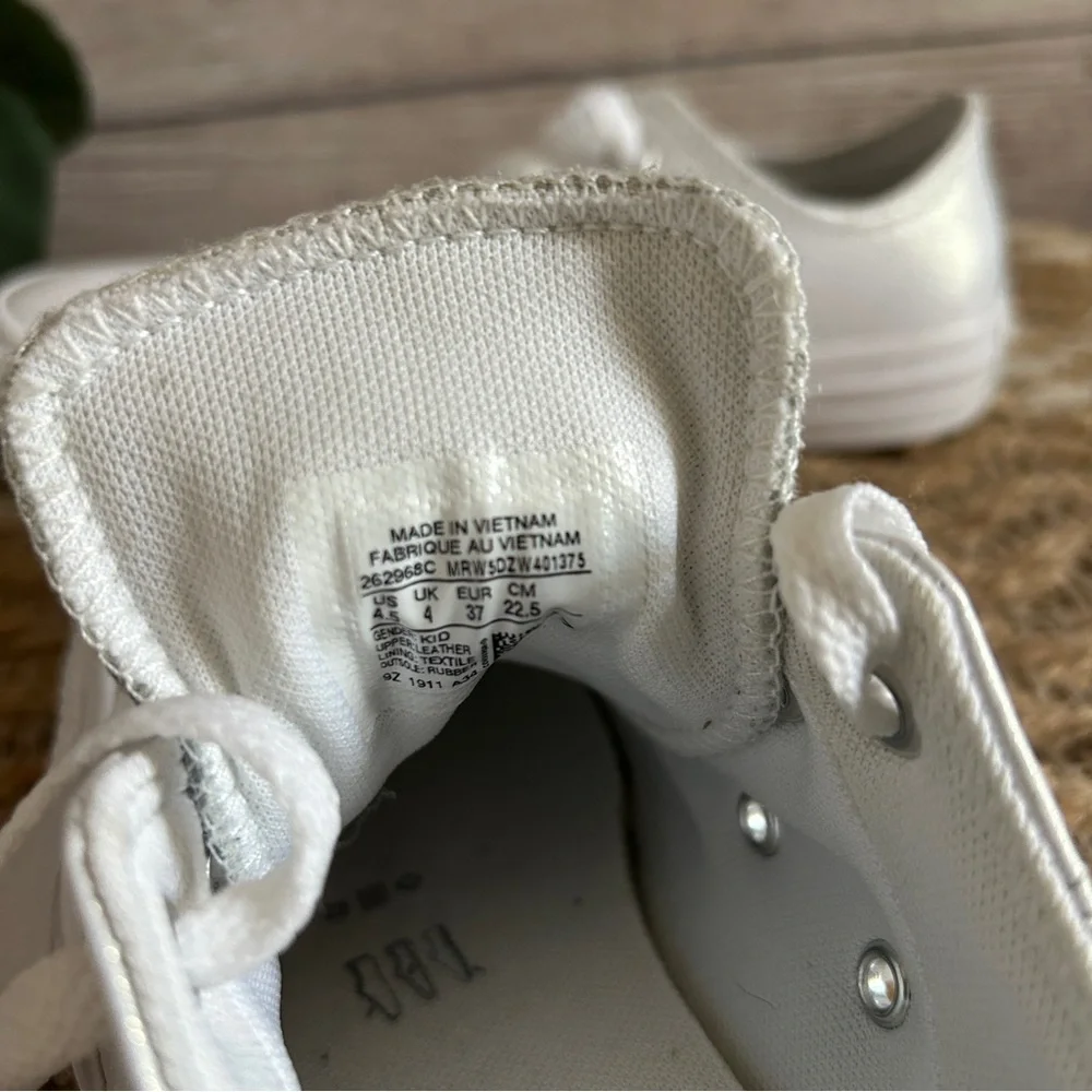 Kids Converse Low-Top Sneakers